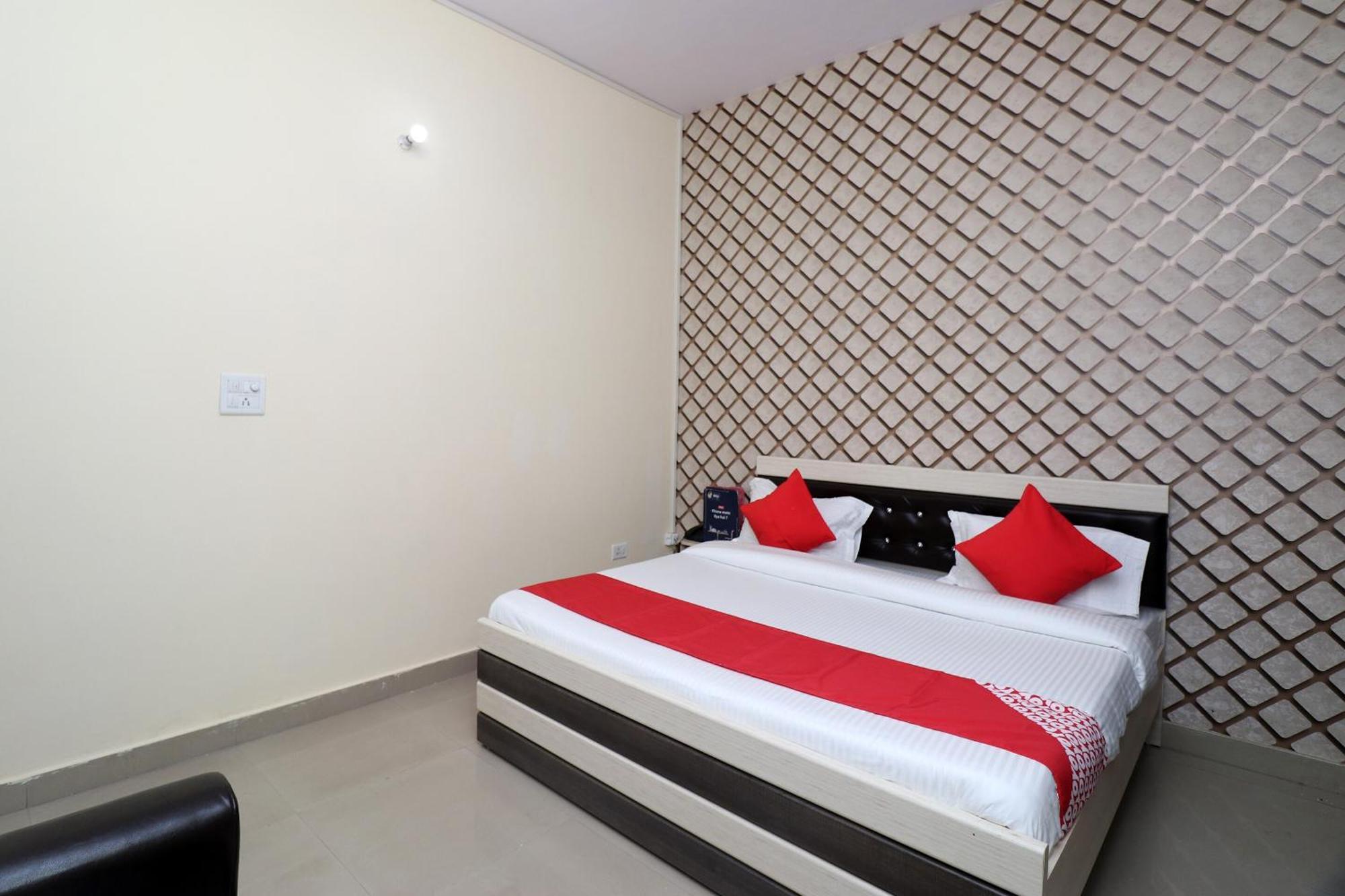 Hotel O Dream Residency Фаридабад Экстерьер фото